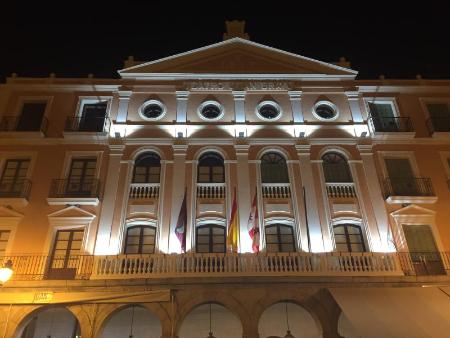 Imagen Una veintena de municipios ofrece a sus habitantes más pequeños descubrir el Teatro Juan Bravo con un taller de teatrillos