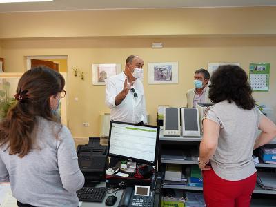 Imagen Los trabajadores de la Diputación en la provincia muestran a Miguel Ángel de Vicente cómo es el día a día
