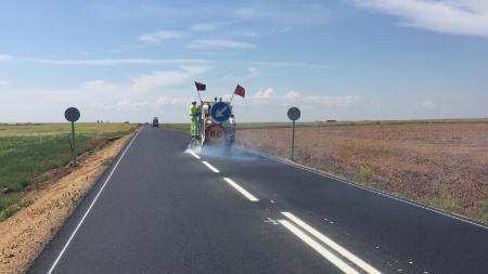 Imagen La Diputación invierte este año 54.580 euros en señalización horizontal en las carreteras provinciales