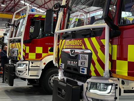 Imagen El presidente de la Diputación de Segovia acude a la recepción de ocho vehículos que conformarán parte de la flota del Servicio de bomberos para la provincia