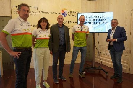 Imagen San Miguel de Bernuy recibirá a trescientos participantes en la I Travesía a Nado Hoces del Duratón, organizada por el Triatlón Lacerta con la colaboración de la Diputación