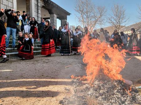 Imagen Las mujeres segovianas toman la provincia al grito de “¡Viva Santa Águeda!” con numerosas actividades para celebrar la festividad